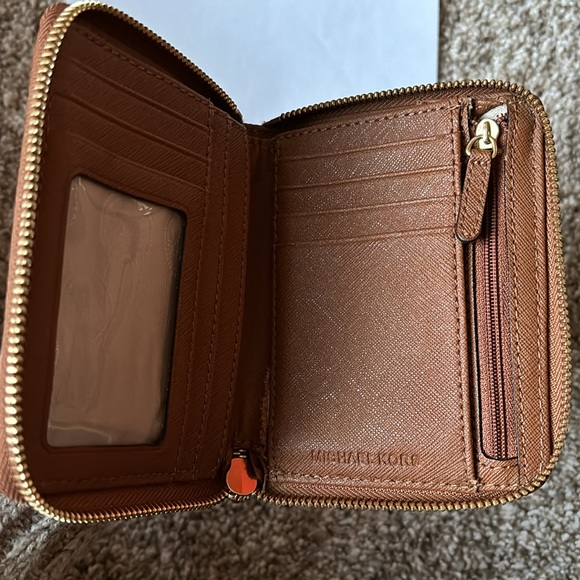 Michael Kors zip around wallet - Picture 3 of 14